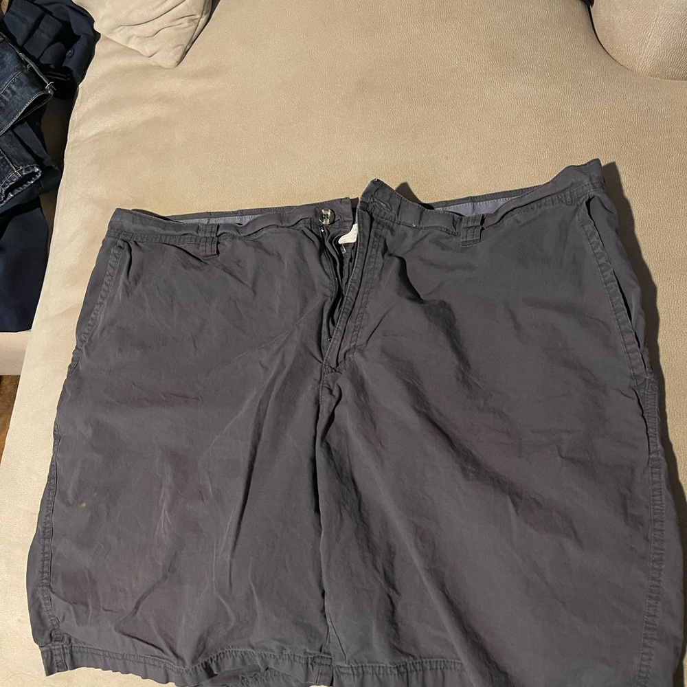 One pair of Columbia size 46 navy blue shorts